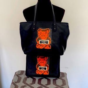 A Tote and I Pad Holder